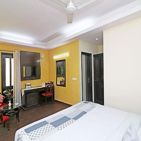 Oyo 13451 Star Corporate Avenue Hotel นิวเดลี ภายนอก รูปภาพ