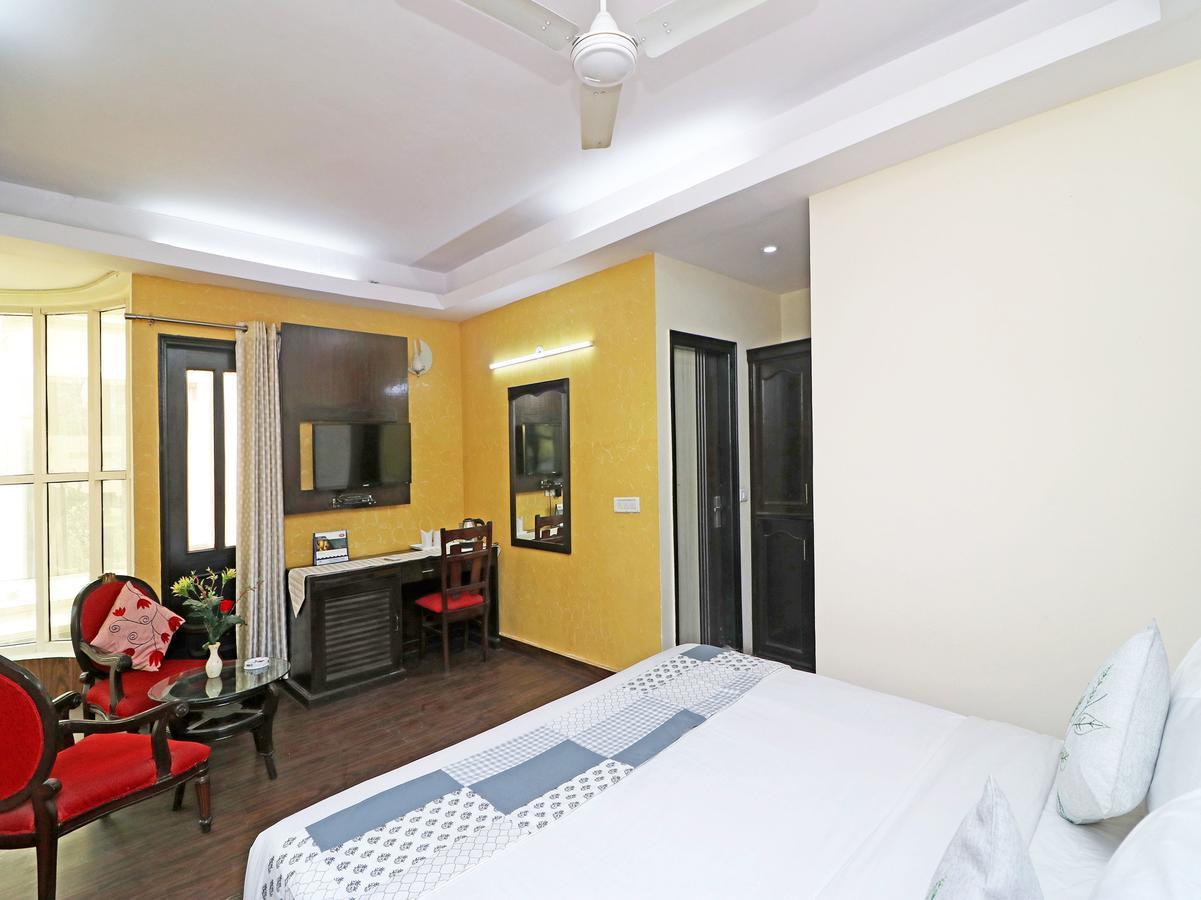 Oyo 13451 Star Corporate Avenue Hotel นิวเดลี ภายนอก รูปภาพ