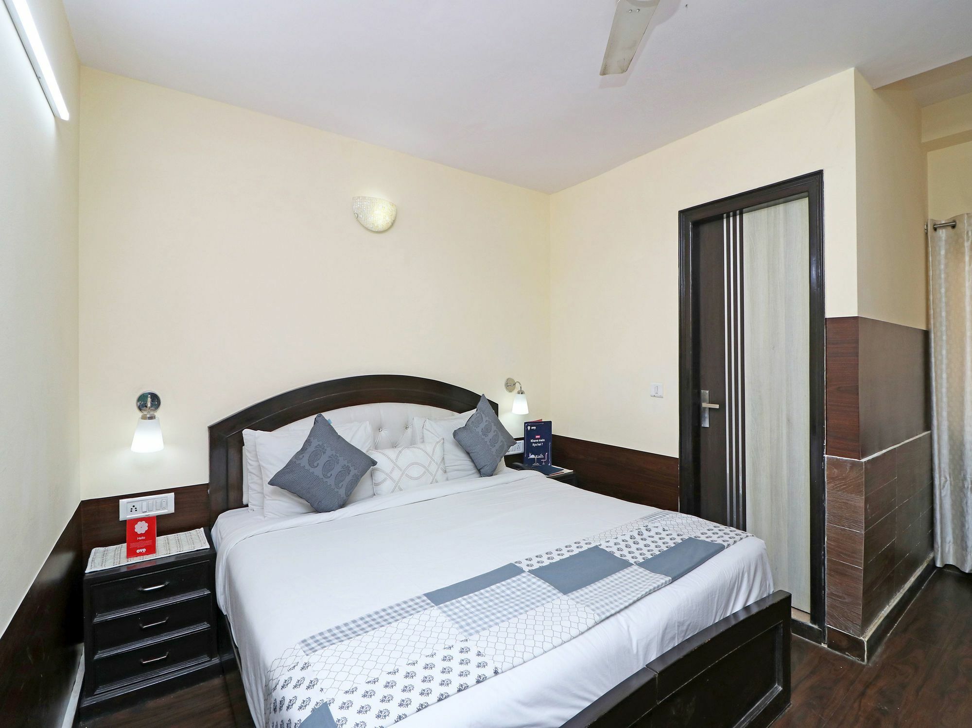 Oyo 13451 Star Corporate Avenue Hotel นิวเดลี ภายนอก รูปภาพ