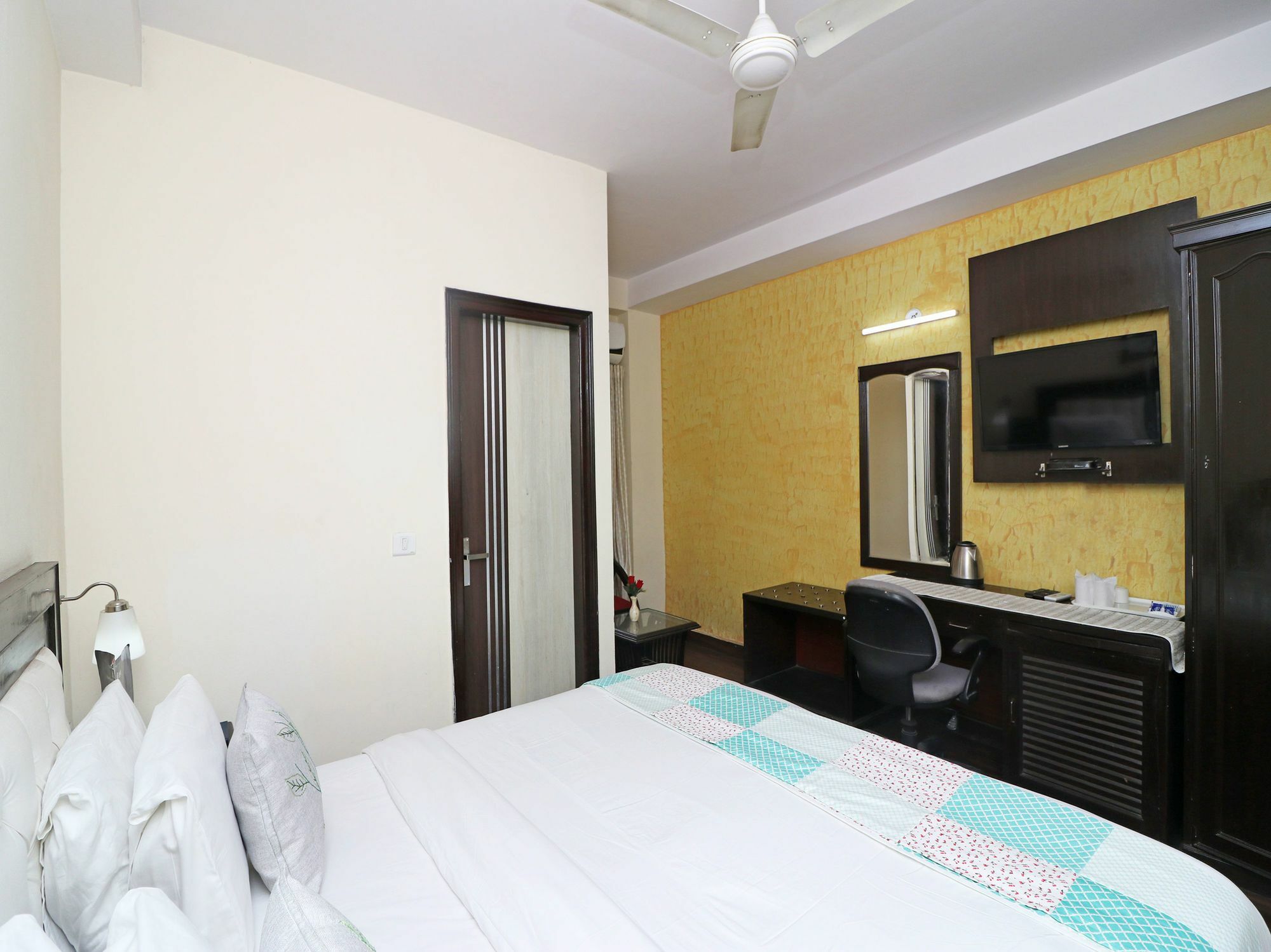 Oyo 13451 Star Corporate Avenue Hotel นิวเดลี ภายนอก รูปภาพ