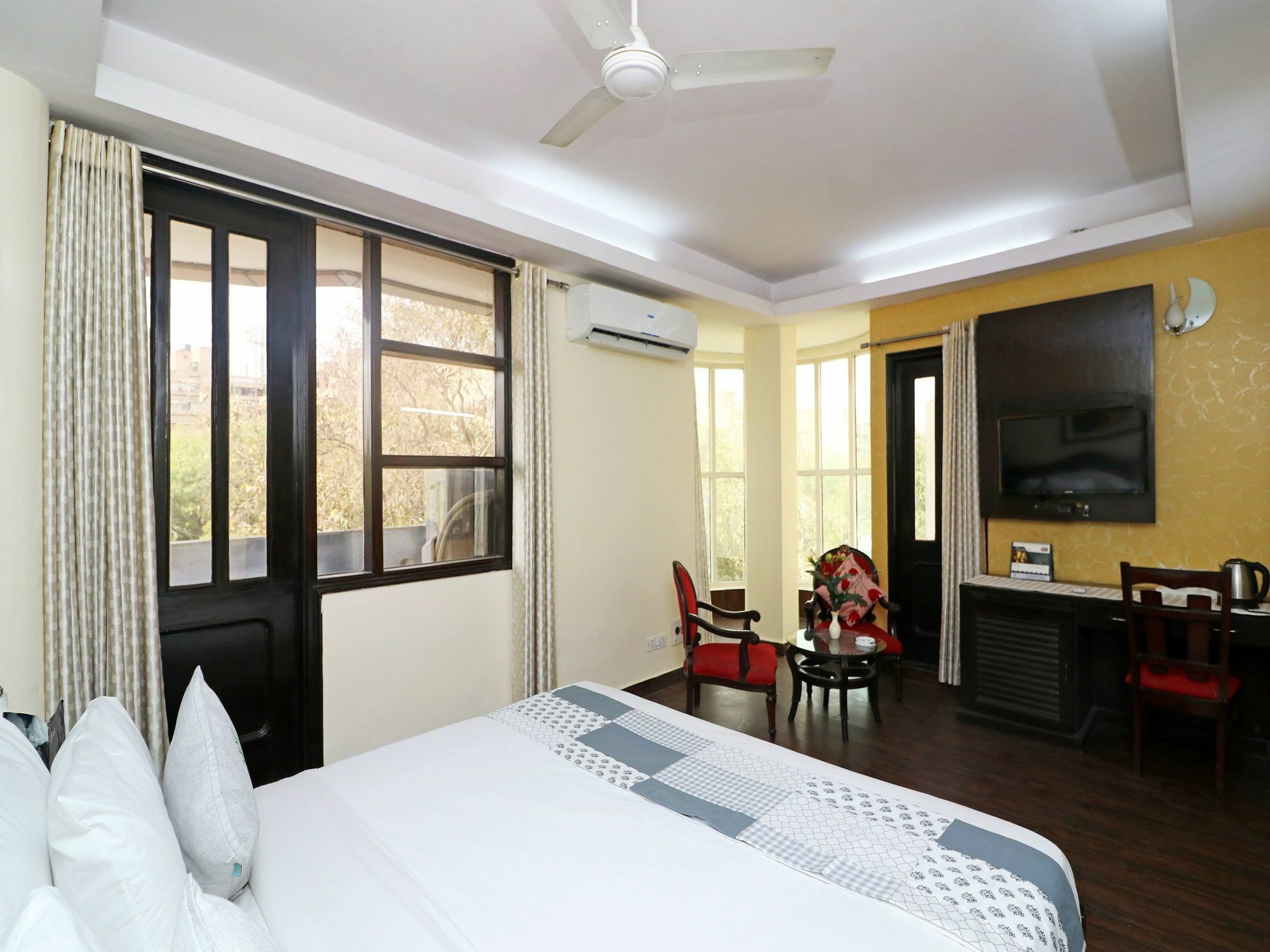 Oyo 13451 Star Corporate Avenue Hotel นิวเดลี ภายนอก รูปภาพ