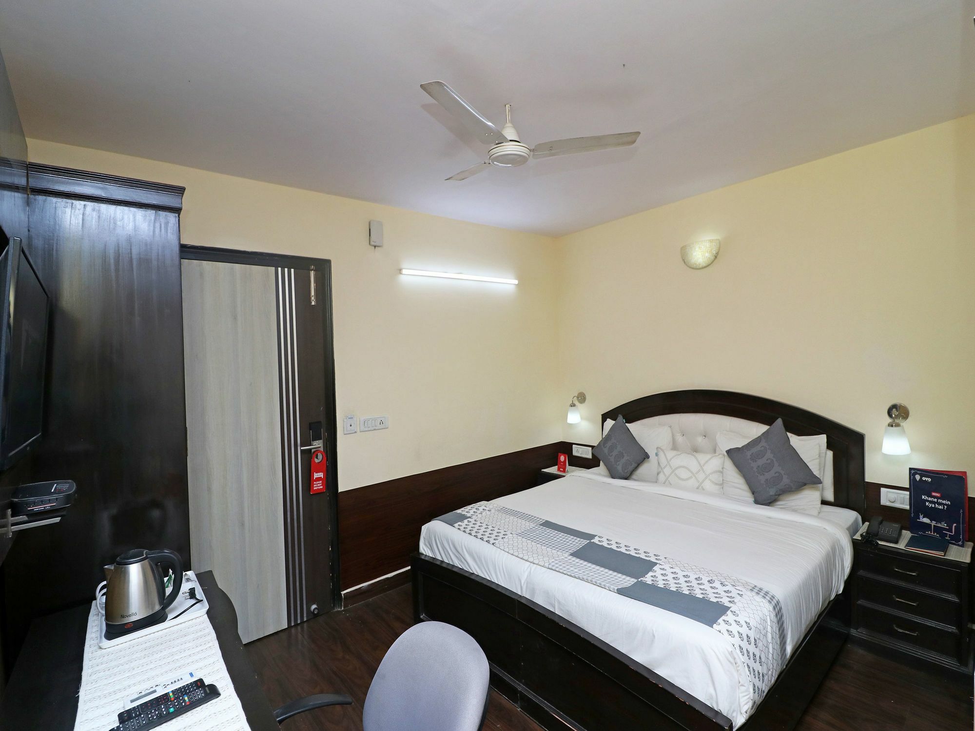 Oyo 13451 Star Corporate Avenue Hotel นิวเดลี ภายนอก รูปภาพ