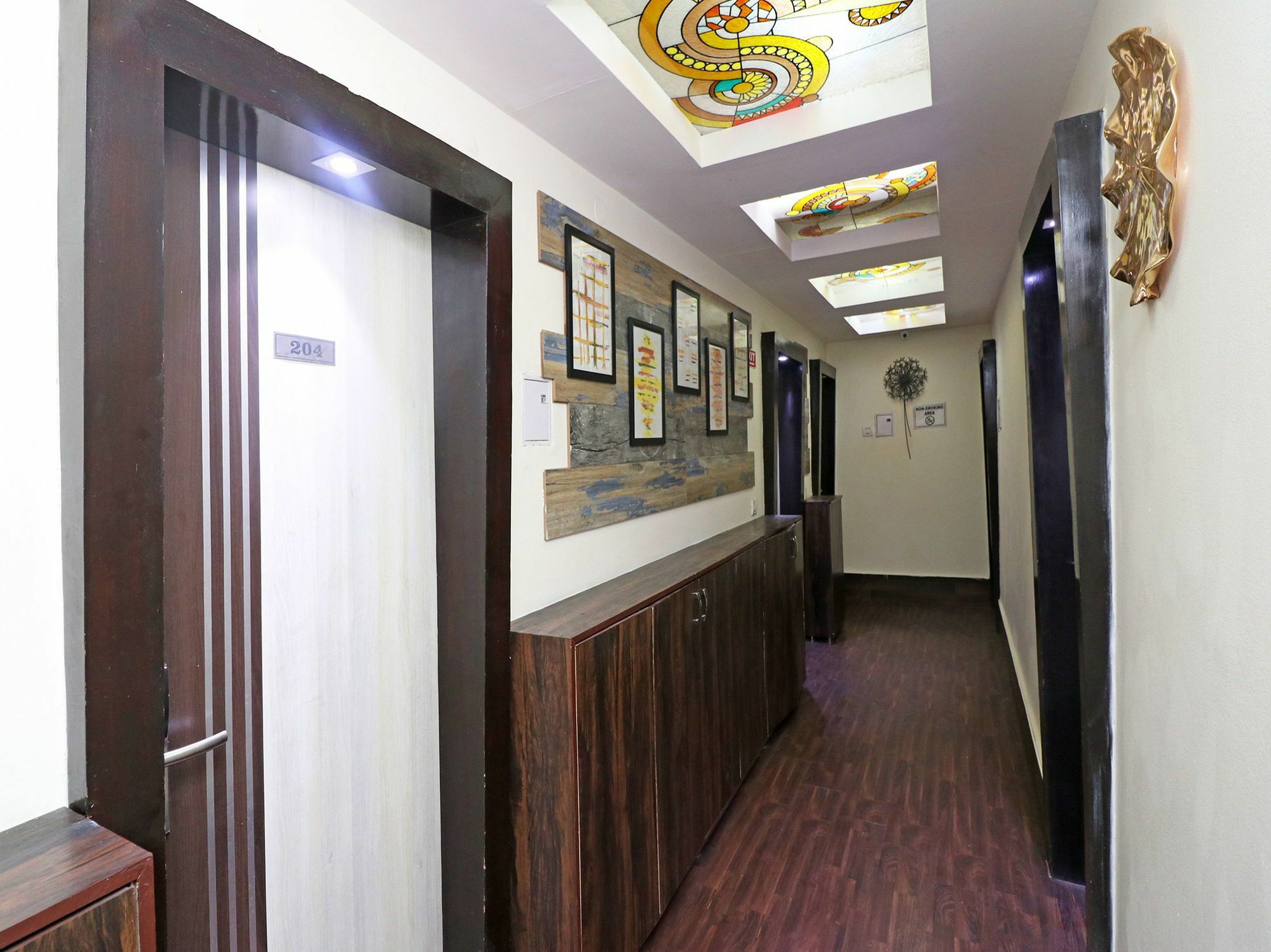 Oyo 13451 Star Corporate Avenue Hotel นิวเดลี ภายนอก รูปภาพ